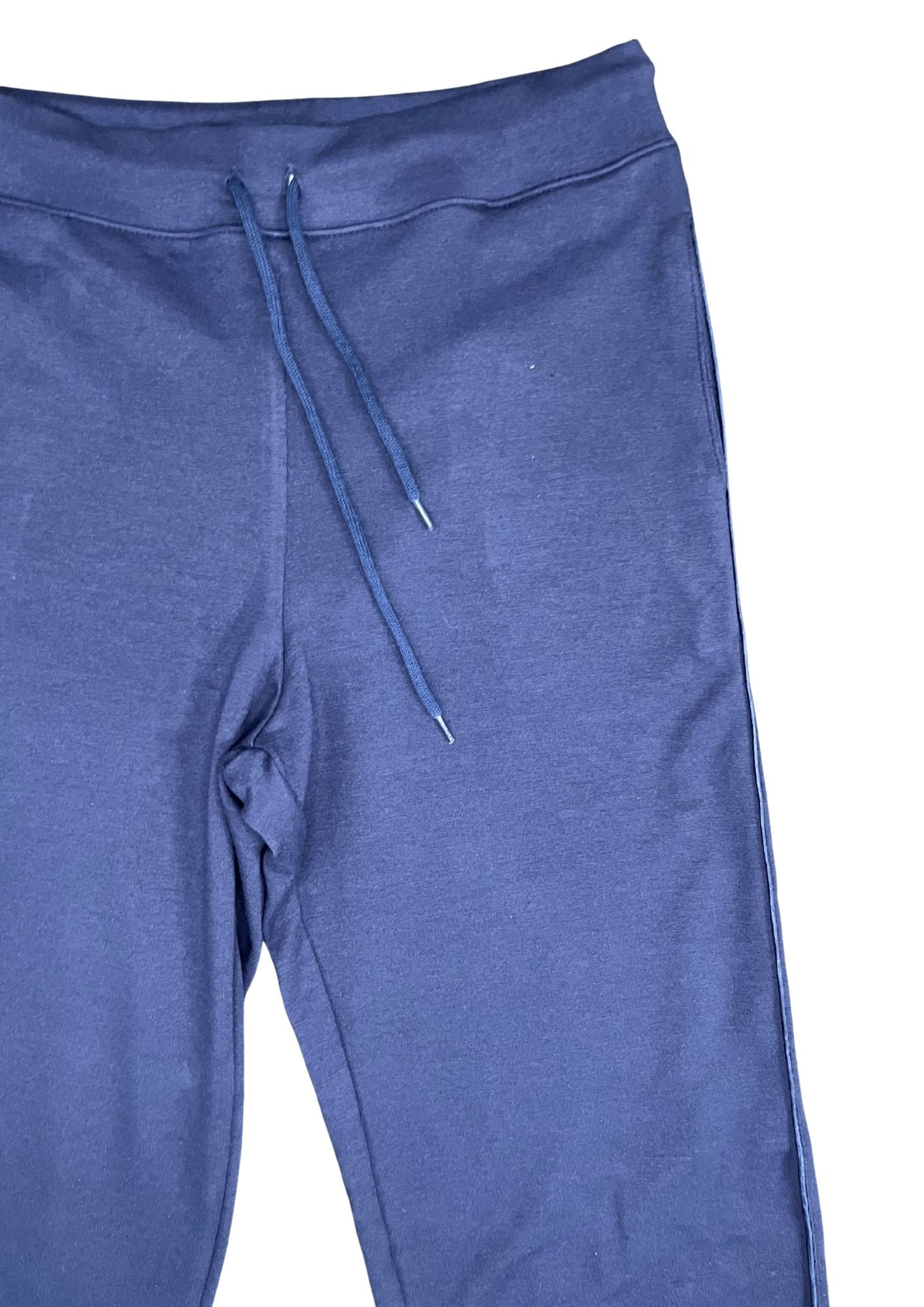 43743B pantalón sudadera silueta amplia, pretina resortada.