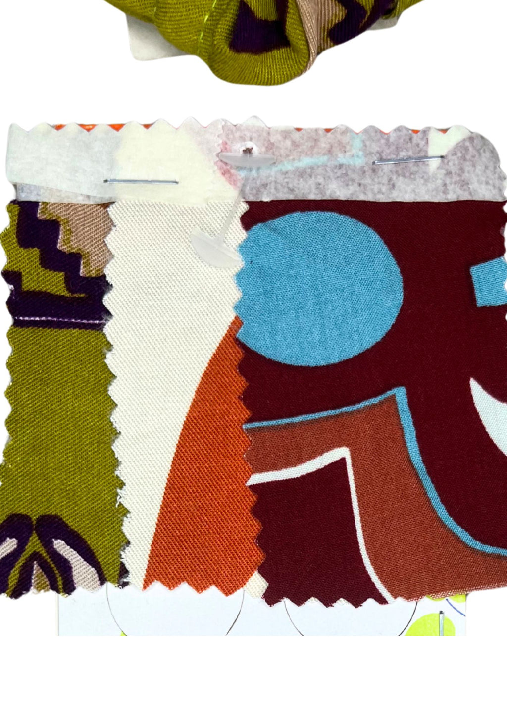 53015A falda silueta ajustada, con bolsillos.