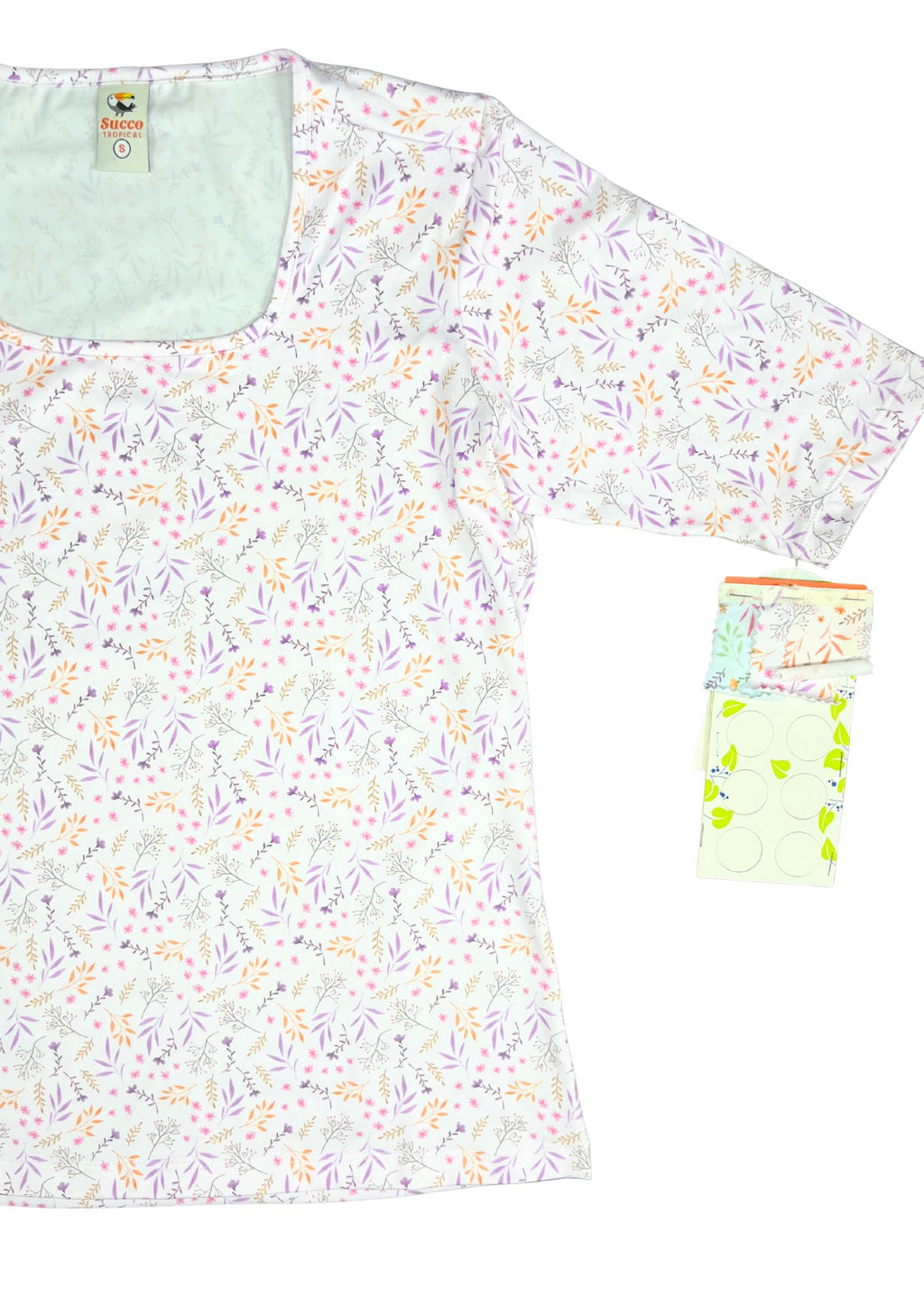 23395A blusa silueta ajustada, estampado floral.