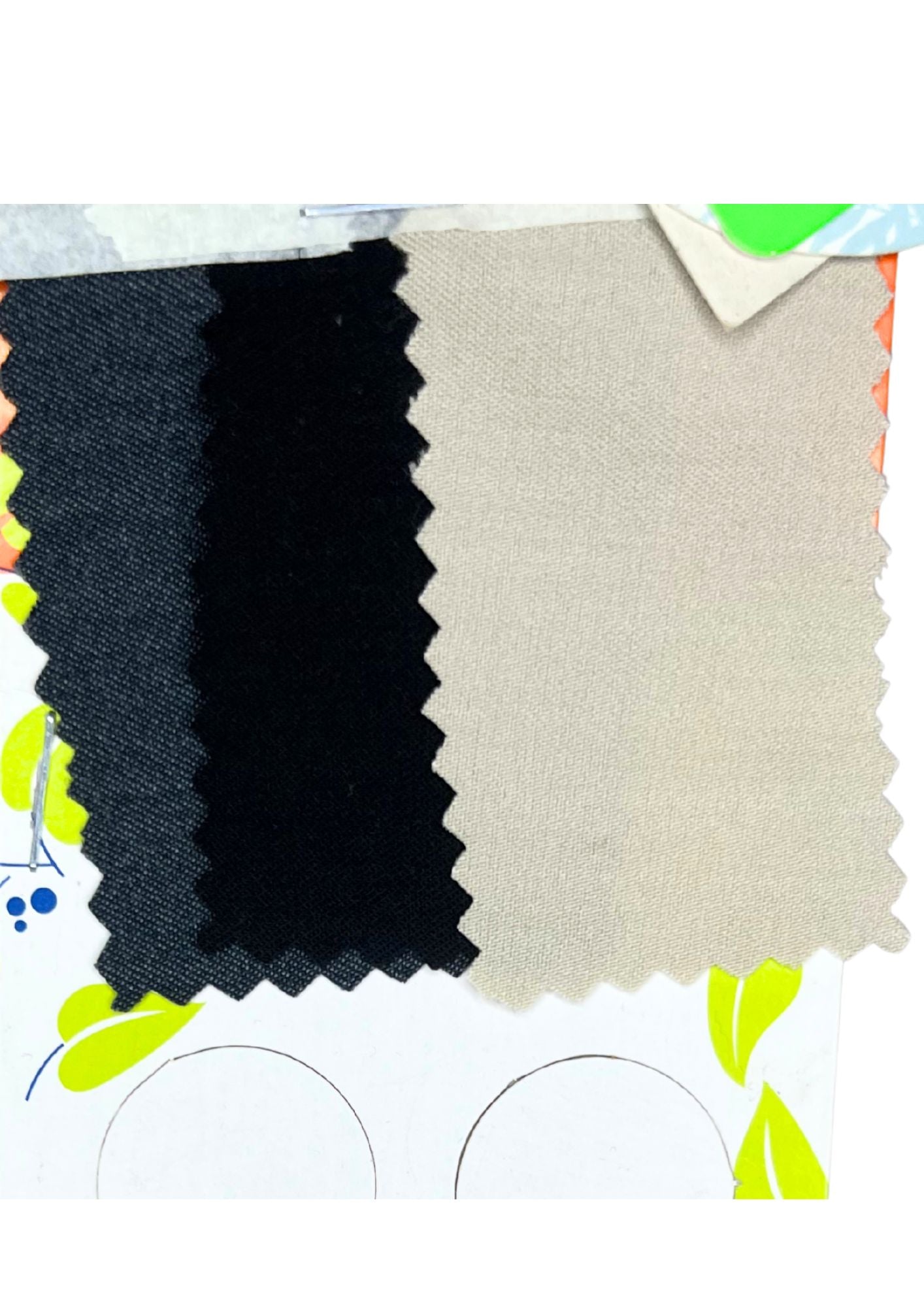 33280A capri silueta ajustada, botones decorativos.