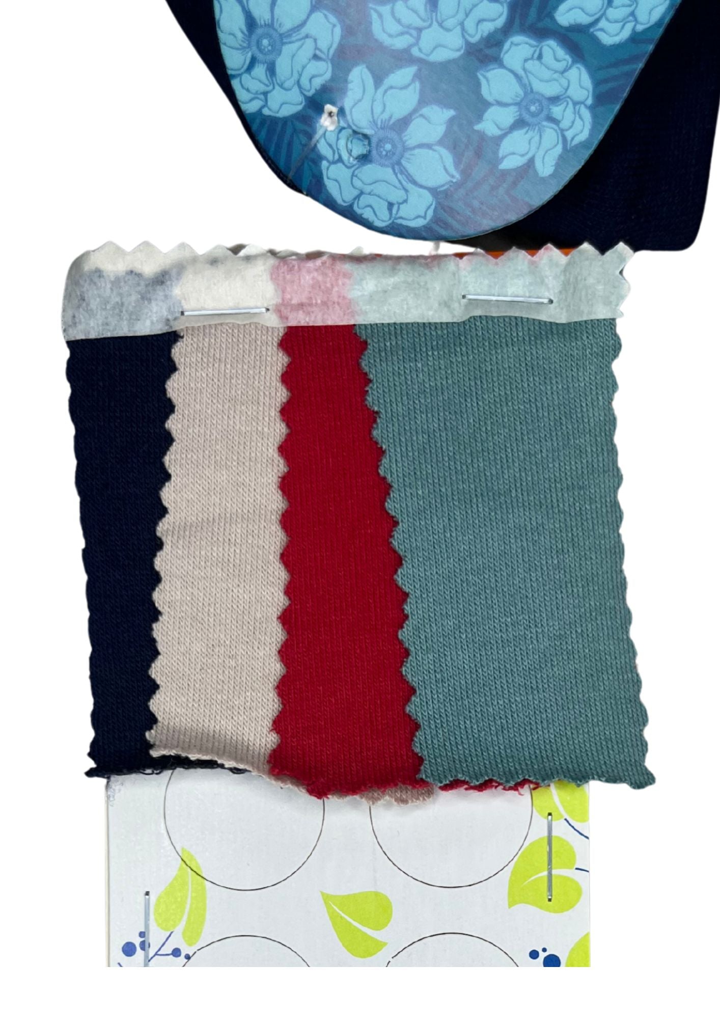 43743B pantalón sudadera silueta amplia, pretina resortada.