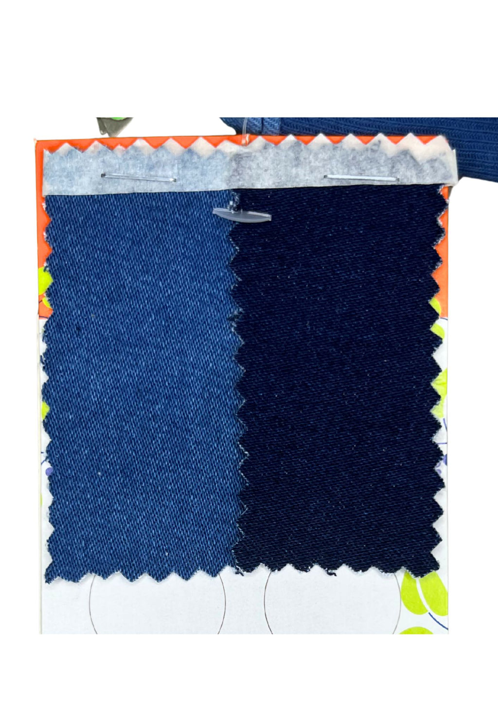 43824B jean índigo silueta amplia, pretina cómoda.