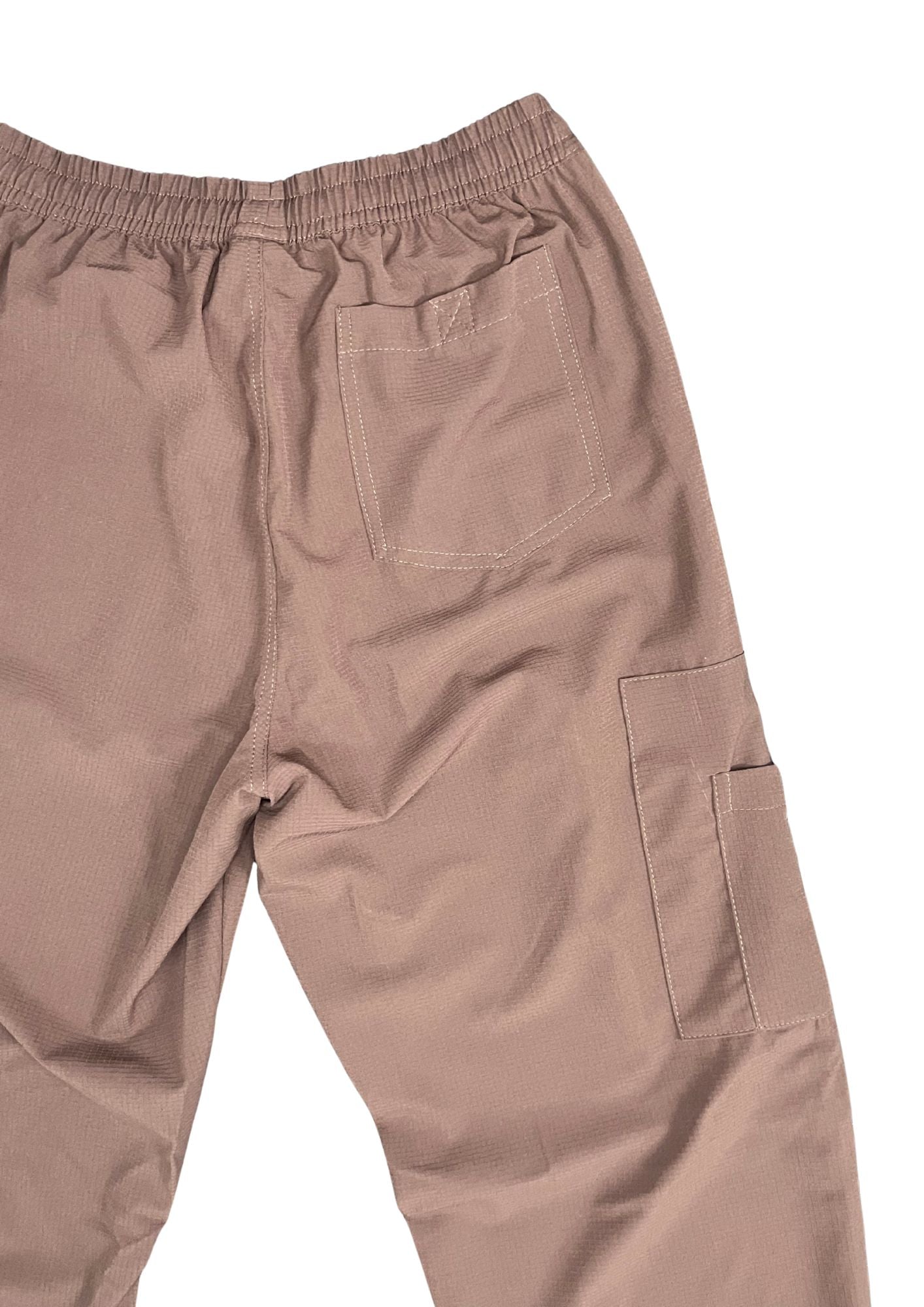 41104A pantalón hombre tipo cargo, tela mini wafer.