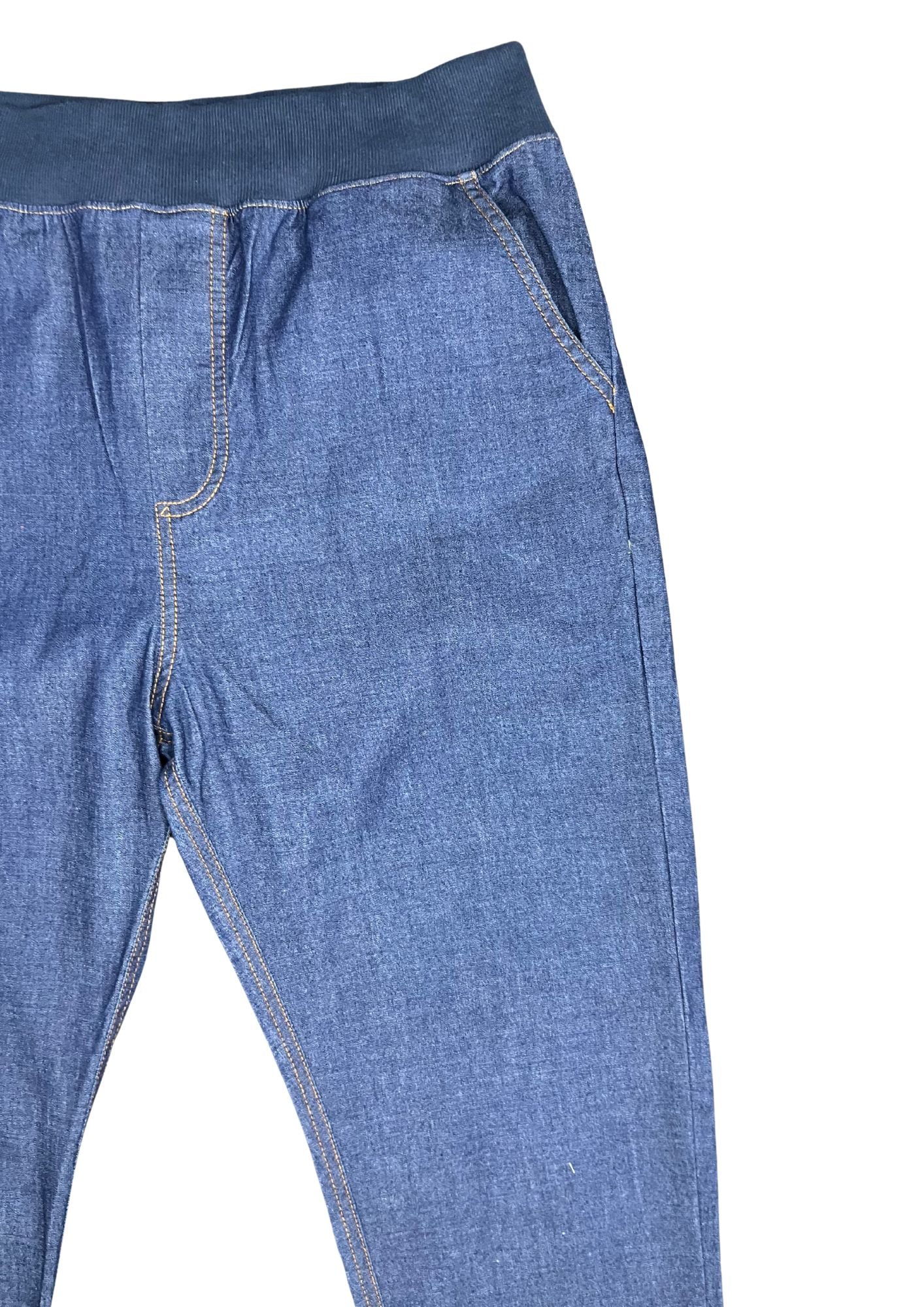 43814C jean índigo silueta amplia, pretina cómoda bota ajustada.