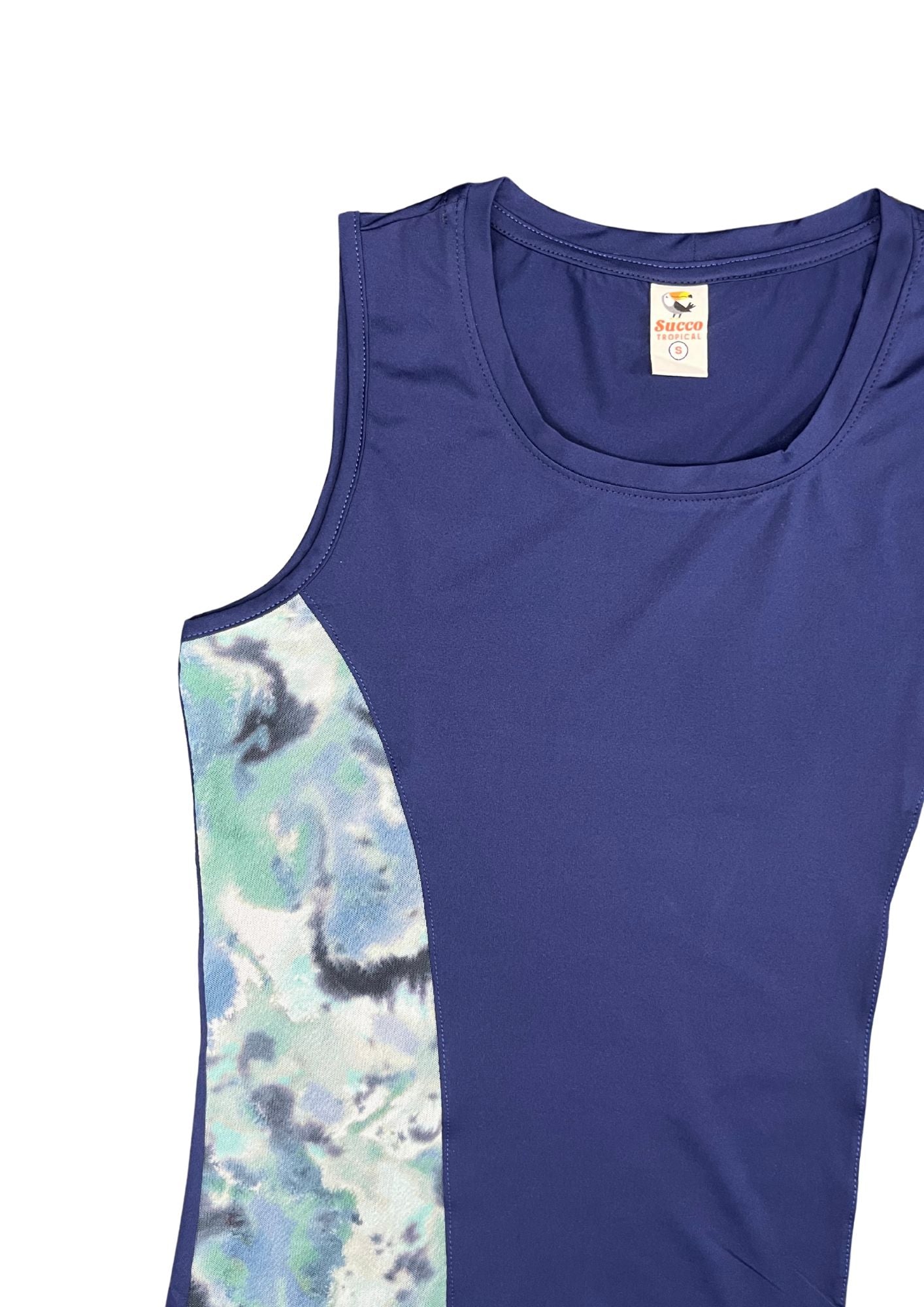 23528A camiseta deportiva silueta ajustada, ultra cómoda.