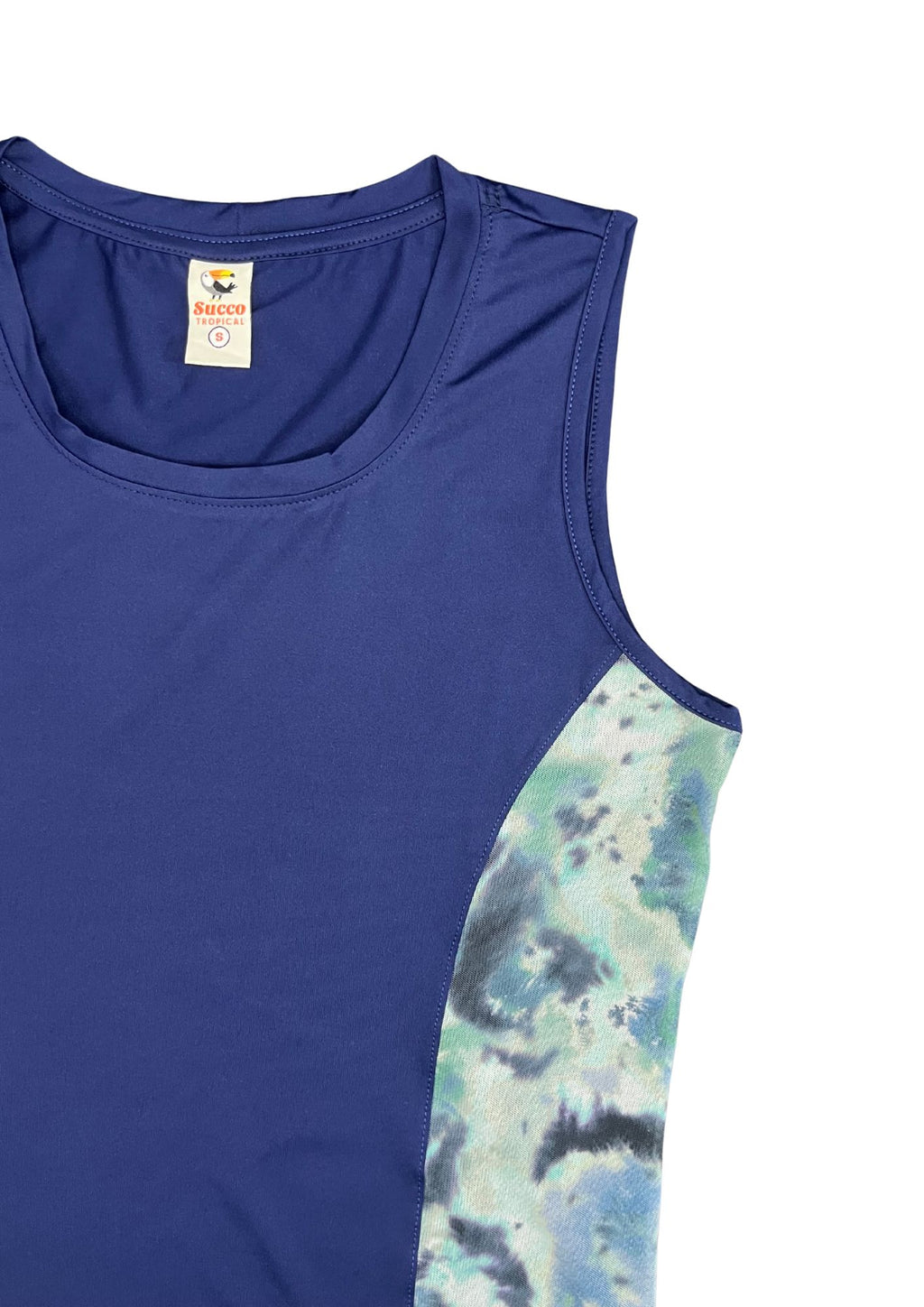 23528A camiseta deportiva silueta ajustada, ultra cómoda.