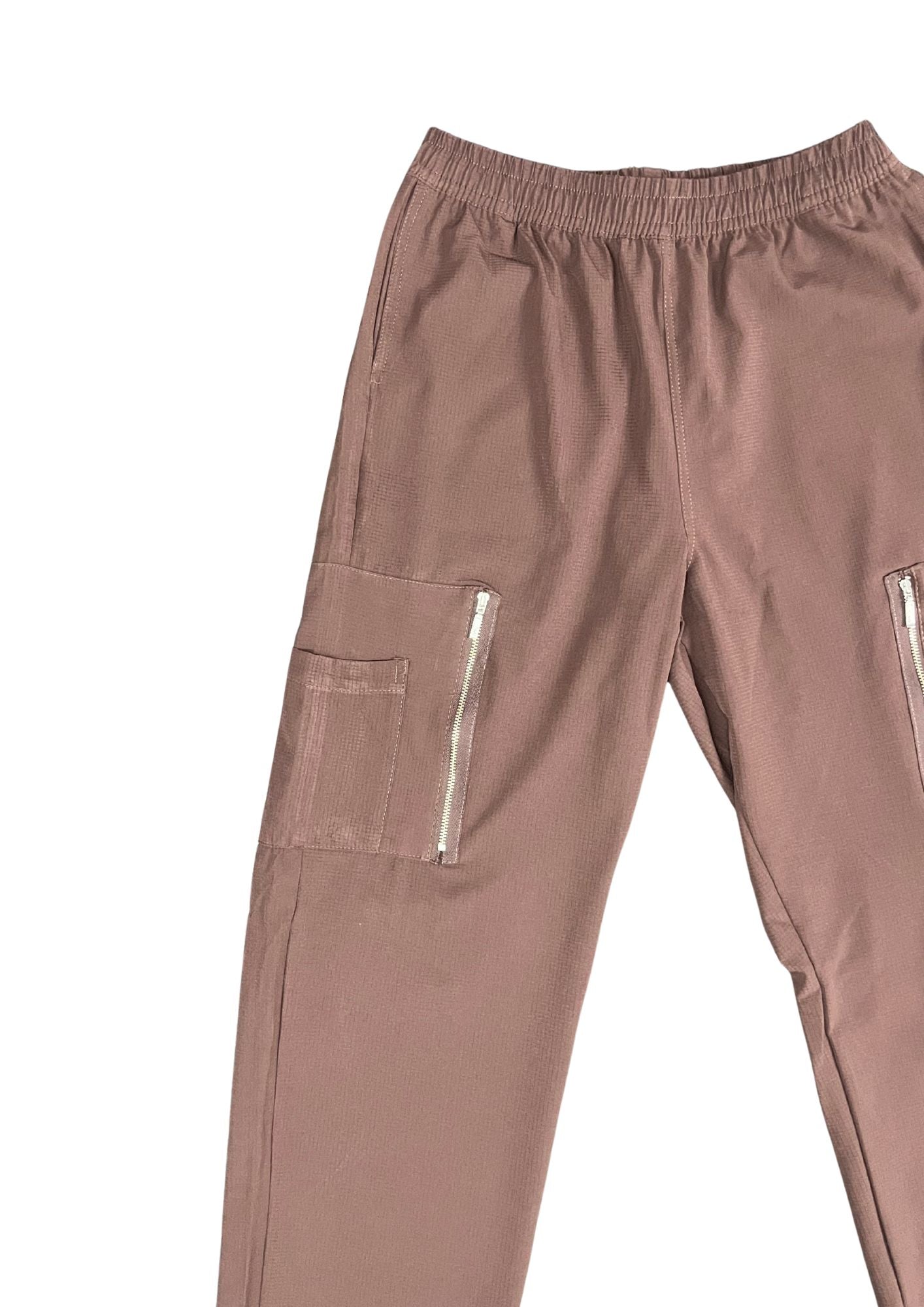 41104A pantalón hombre tipo cargo, tela mini wafer.