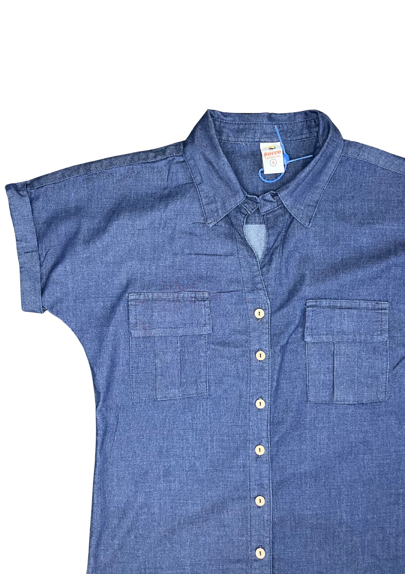 23013B blusa botones, silueta ajustada.