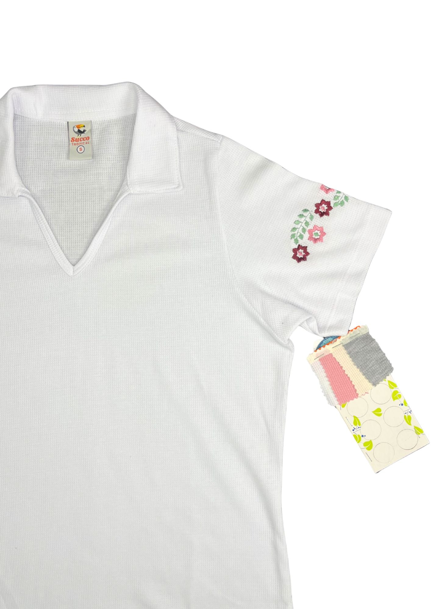 23744B blusón silueta amplia, bordado floral.