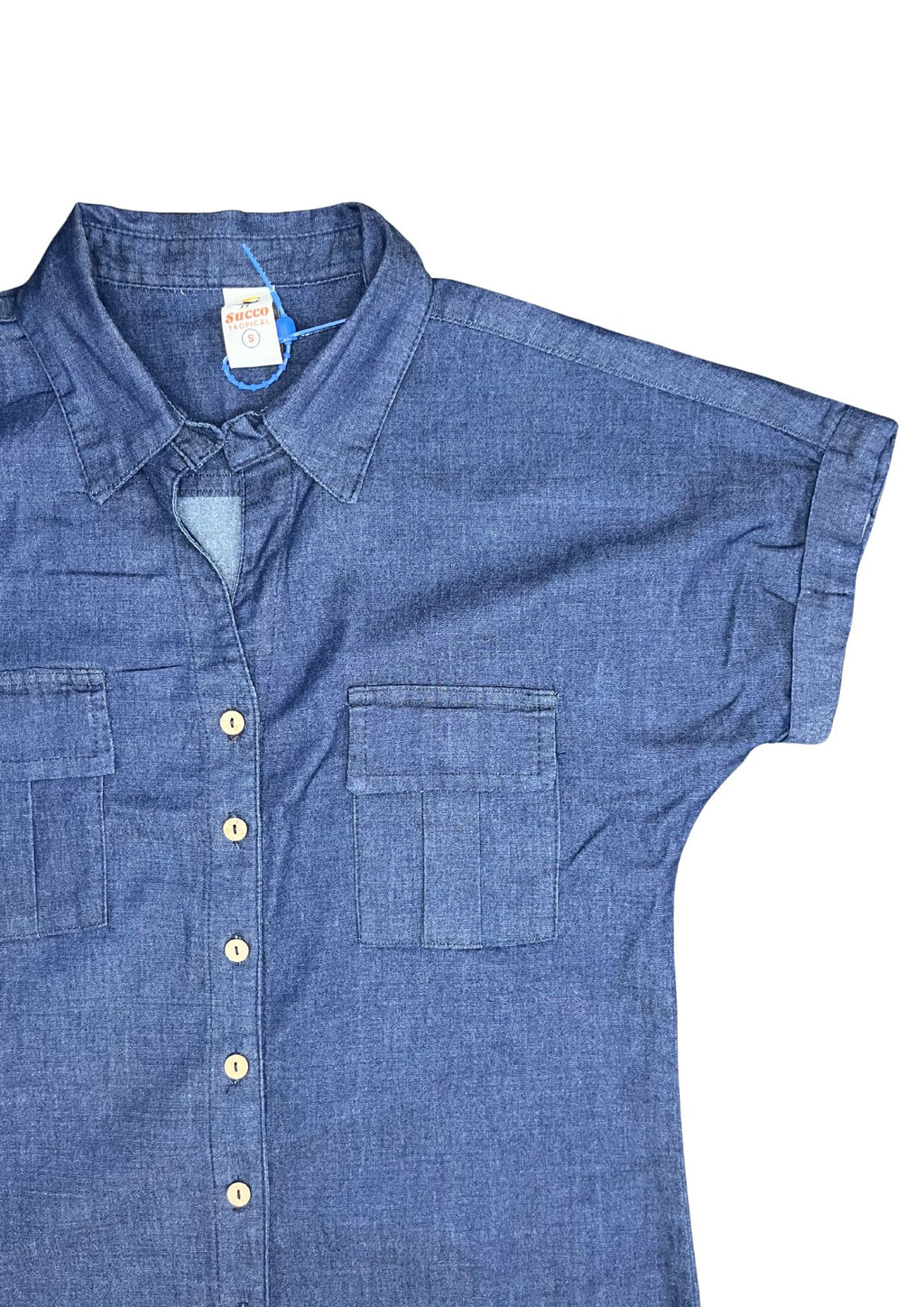 23013B blusa botones, silueta ajustada.