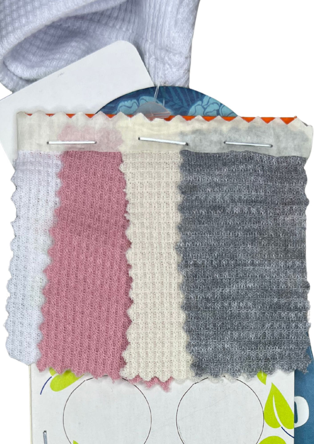 23744B blusón silueta amplia, bordado floral.