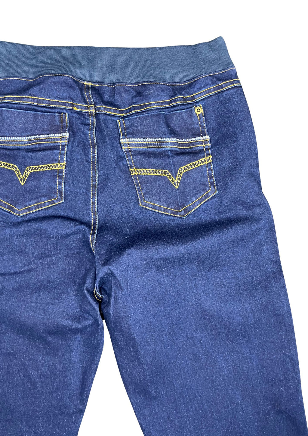 43824B jean índigo silueta amplia, pretina cómoda.