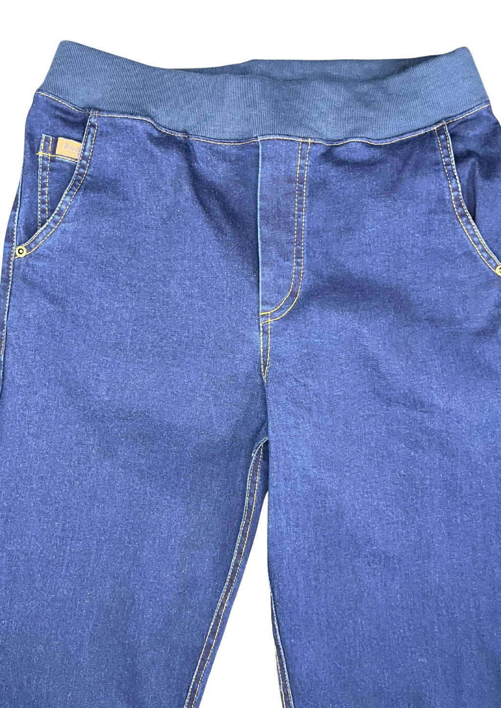 43824B jean índigo silueta amplia, pretina cómoda.