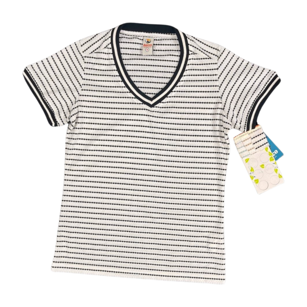 23048B camiseta cuello V silueta ajustada.