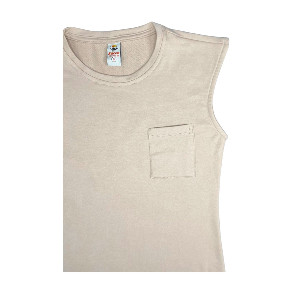 23393A camiseta silueta ajustada, bolsillo en punto corazón.
